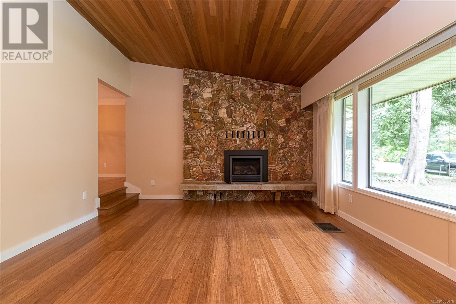 Photo 9 of 2013 Tanlee Cres, Central Saanich BC