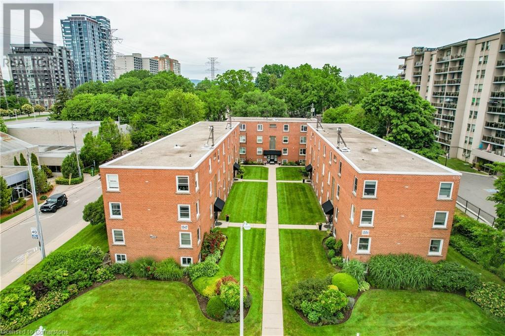 Photo 10 of 1347 Lakeshore Road Unit 37, Burlington ON