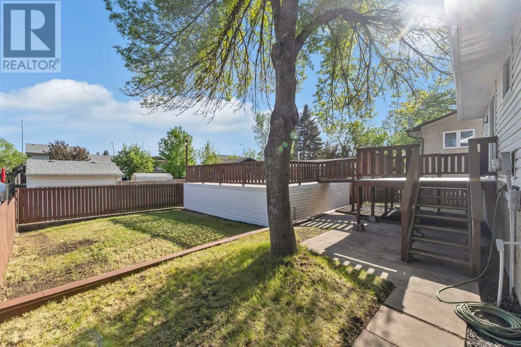 Single Family House Bi-level for Sale in  Templeside Road NE Temple Calgary 