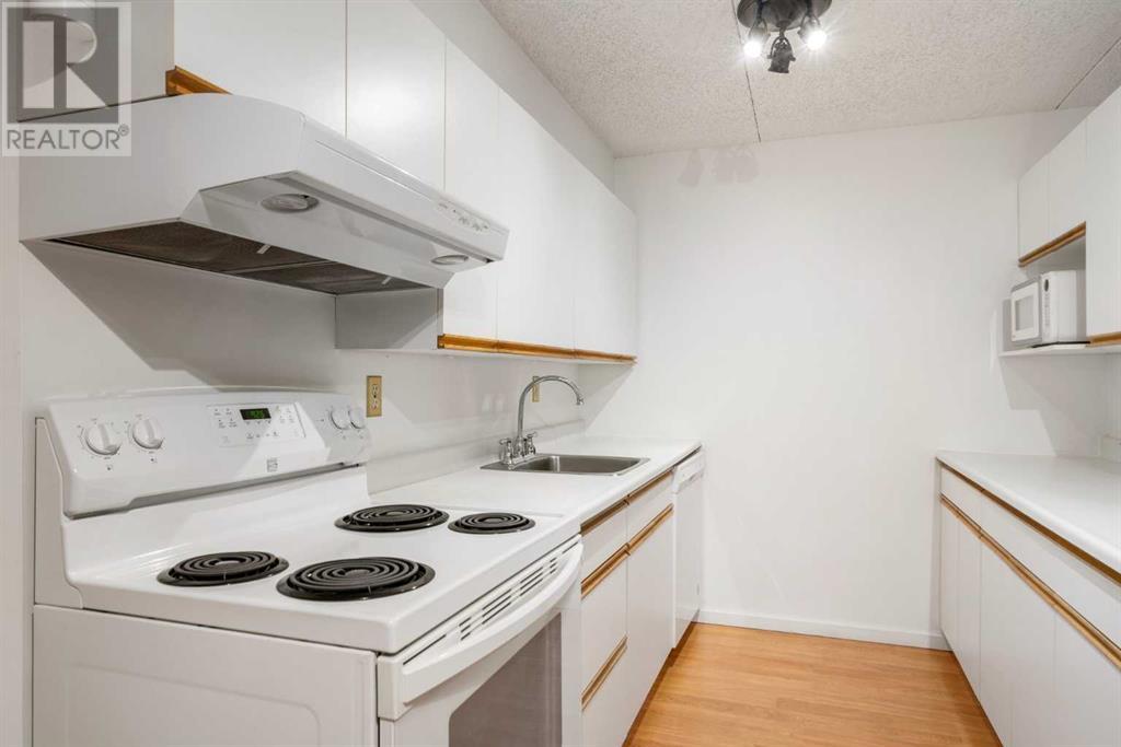 Single Family House for Sale in   Dalton Drive NW Dalhousie Calgary 