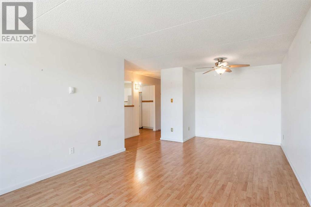 Single Family House for Sale in   Dalton Drive NW Dalhousie Calgary 