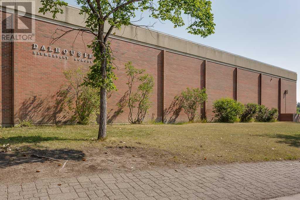Single Family House for Sale in   Dalton Drive NW Dalhousie Calgary 