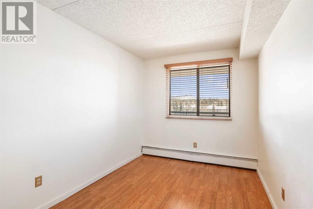 Single Family House for Sale in   Dalton Drive NW Dalhousie Calgary 
