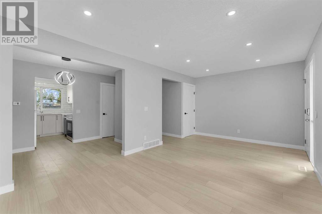 Single Family House for Sale in   Pensacola Crescent SE Penbrooke Meadows Calgary 