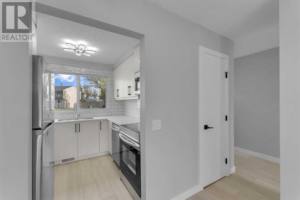 Single Family House for Sale in   Pensacola Crescent SE Penbrooke Meadows Calgary 