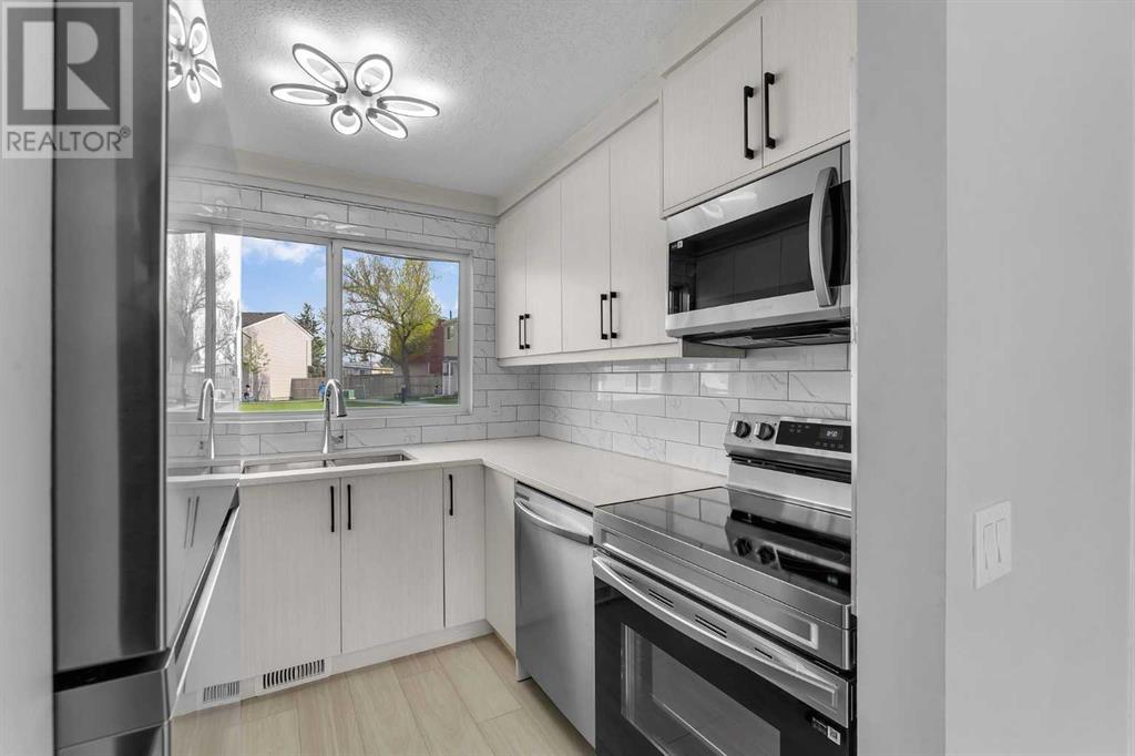 Single Family House for Sale in   Pensacola Crescent SE Penbrooke Meadows Calgary 