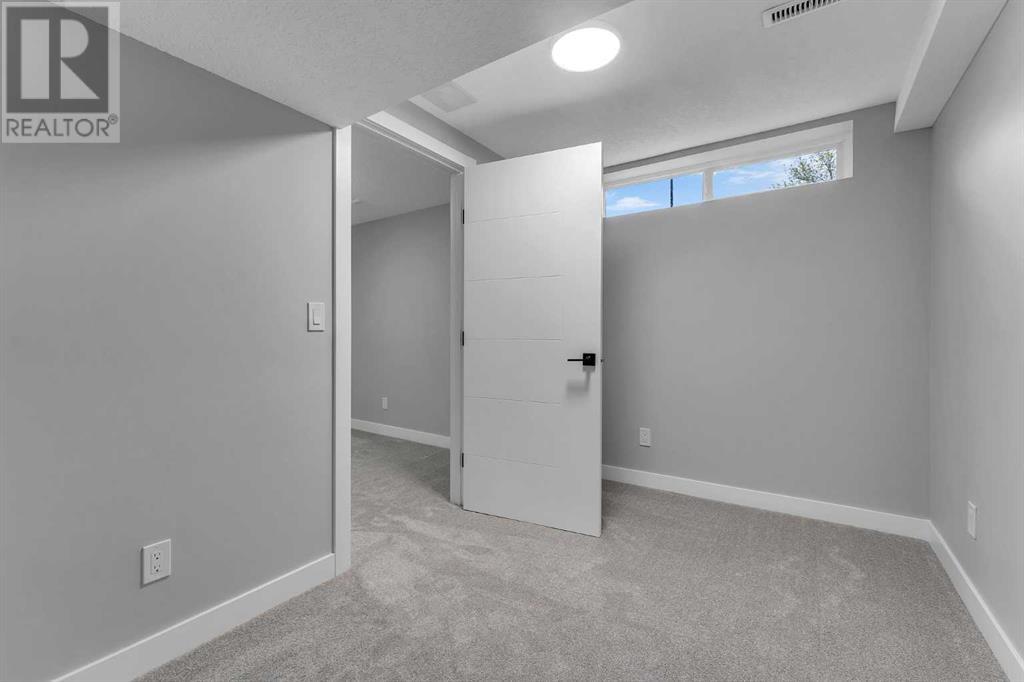 Single Family House for Sale in   Pensacola Crescent SE Penbrooke Meadows Calgary 