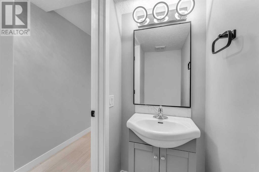 Single Family House for Sale in   Pensacola Crescent SE Penbrooke Meadows Calgary 