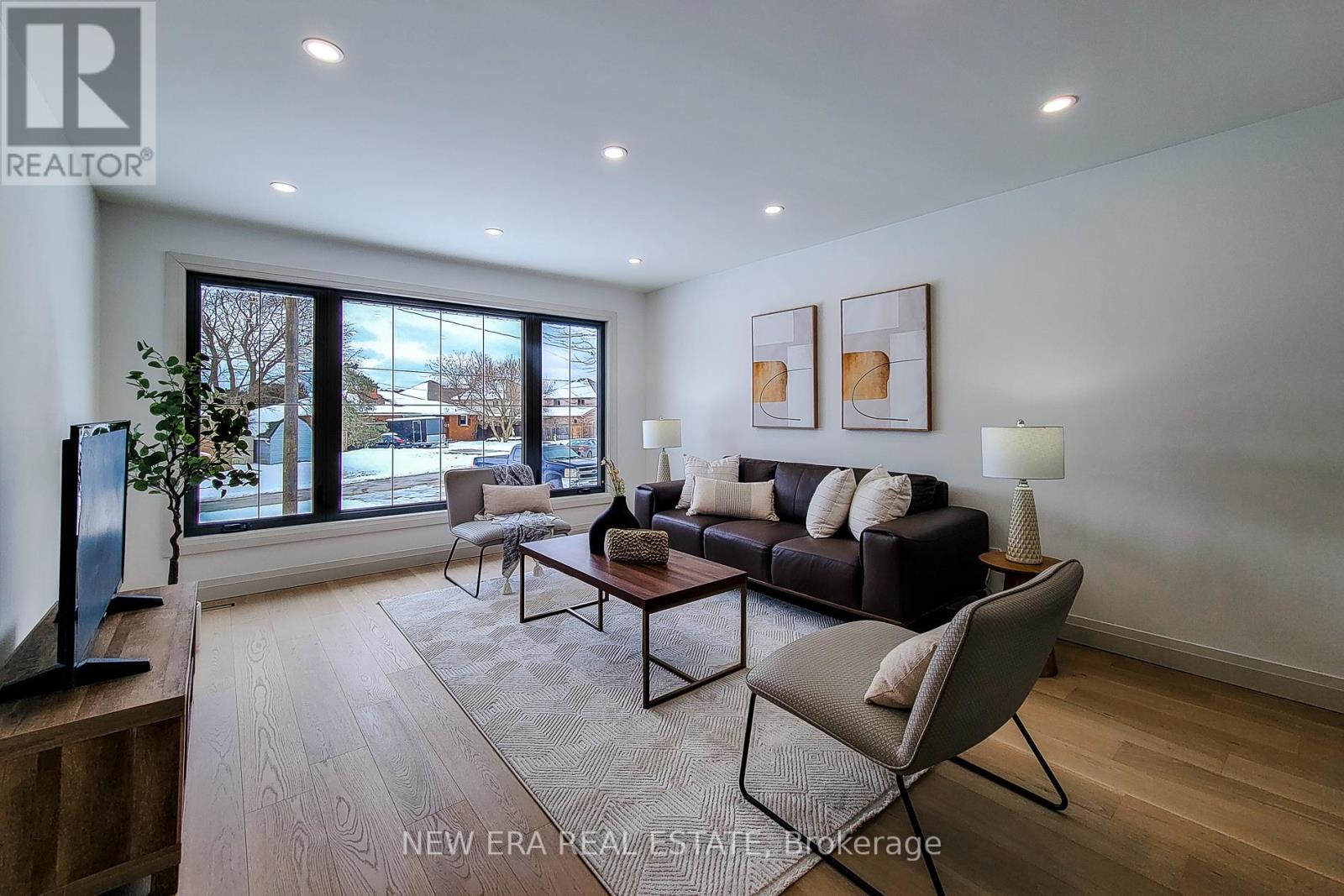 Photo 15 of 26 George Street, Grimsby ON