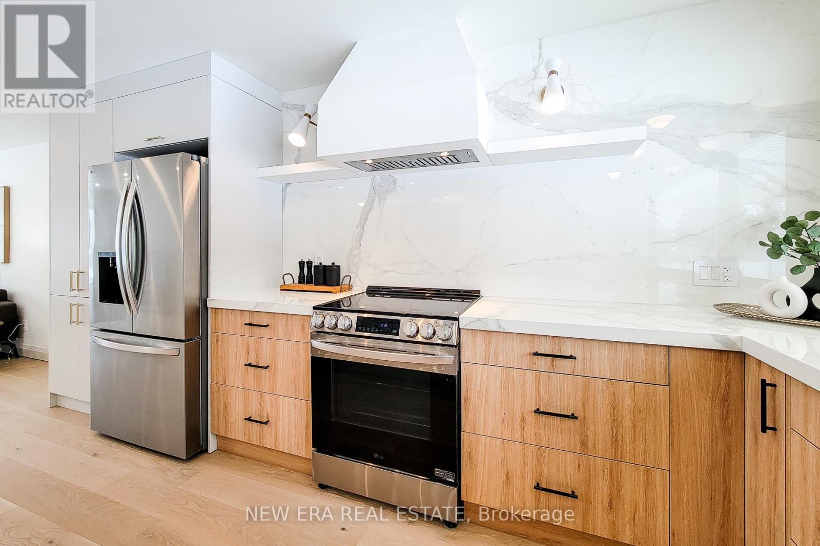 Photo 5 of 26 George Street, Grimsby ON
