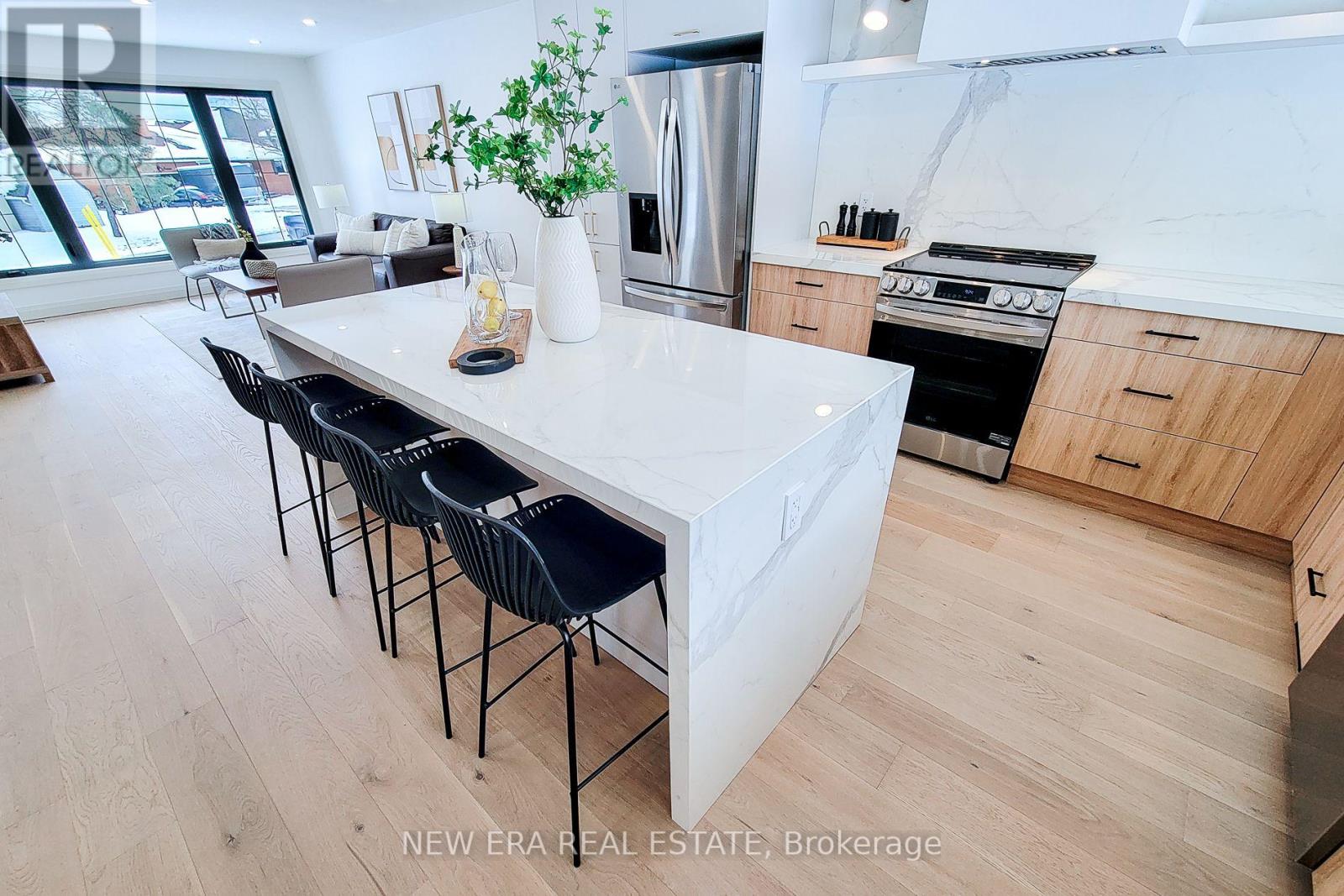 Photo 32 of 26 George Street, Grimsby ON