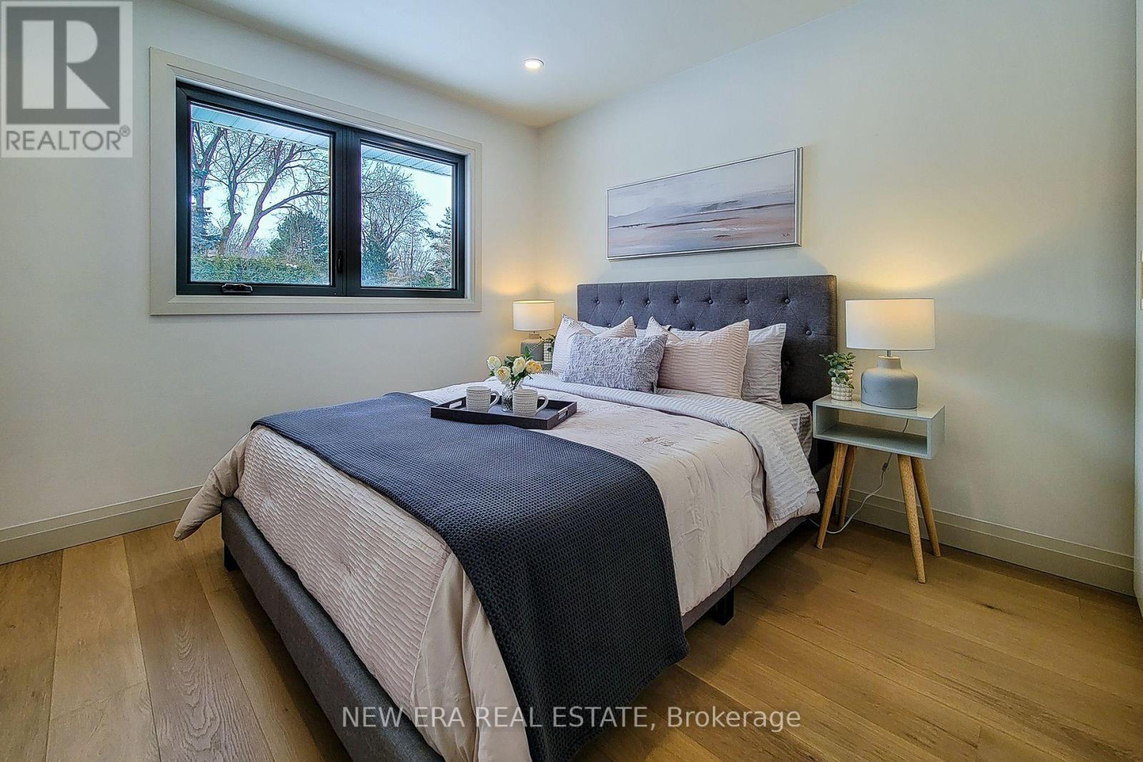 Photo 16 of 26 George Street, Grimsby ON