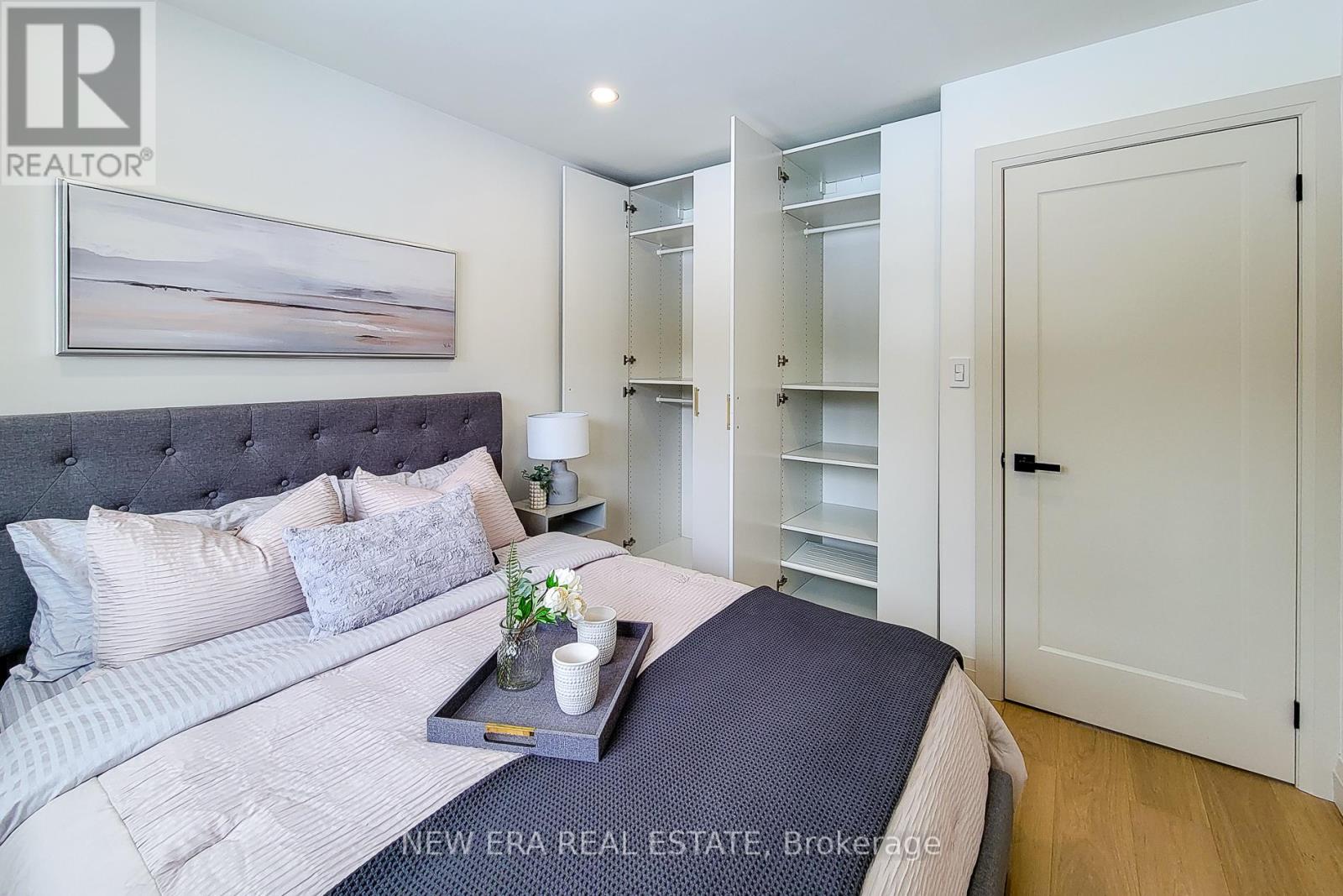 Photo 10 of 26 George Street, Grimsby ON
