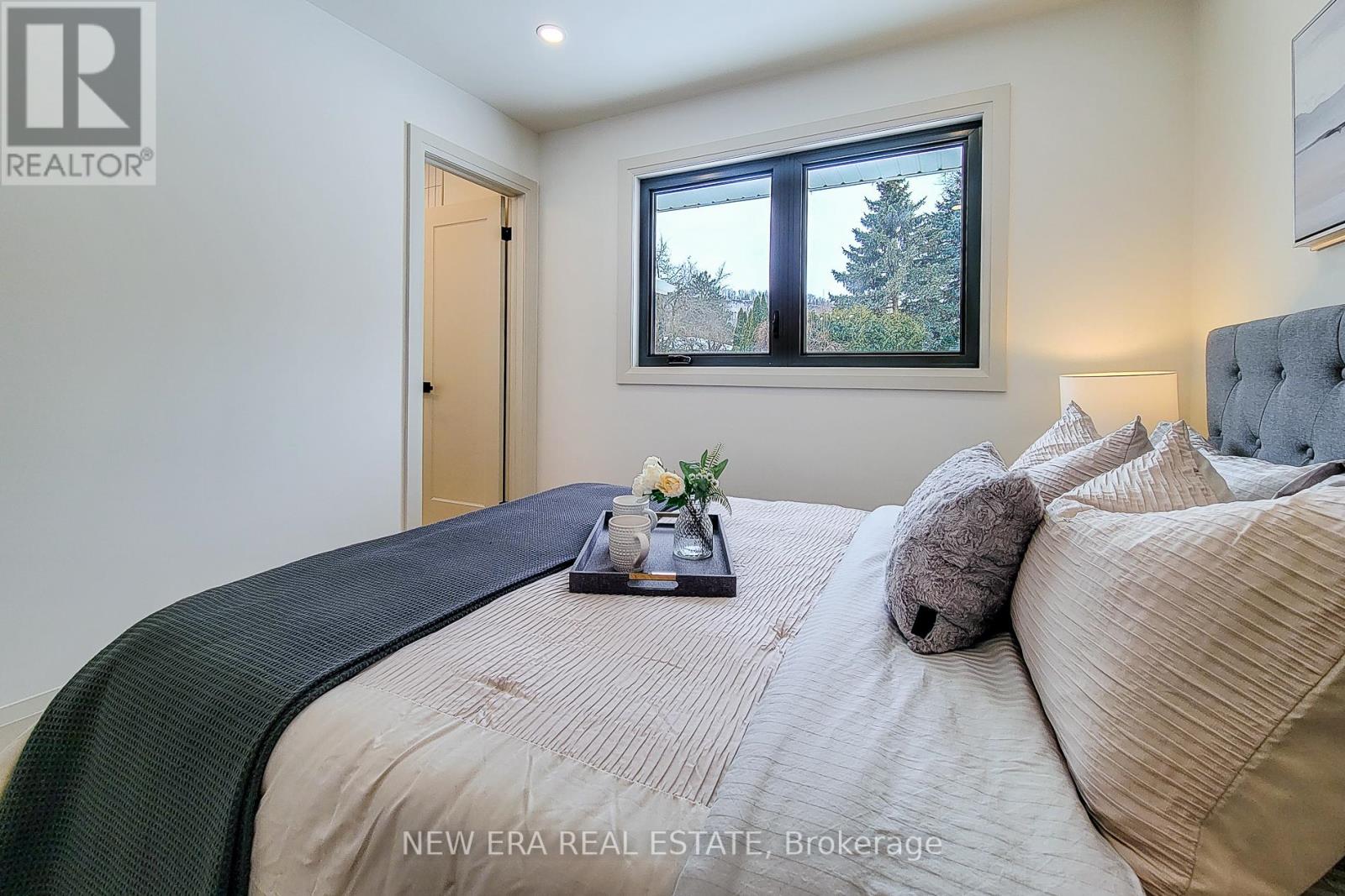 Photo 14 of 26 George Street, Grimsby ON