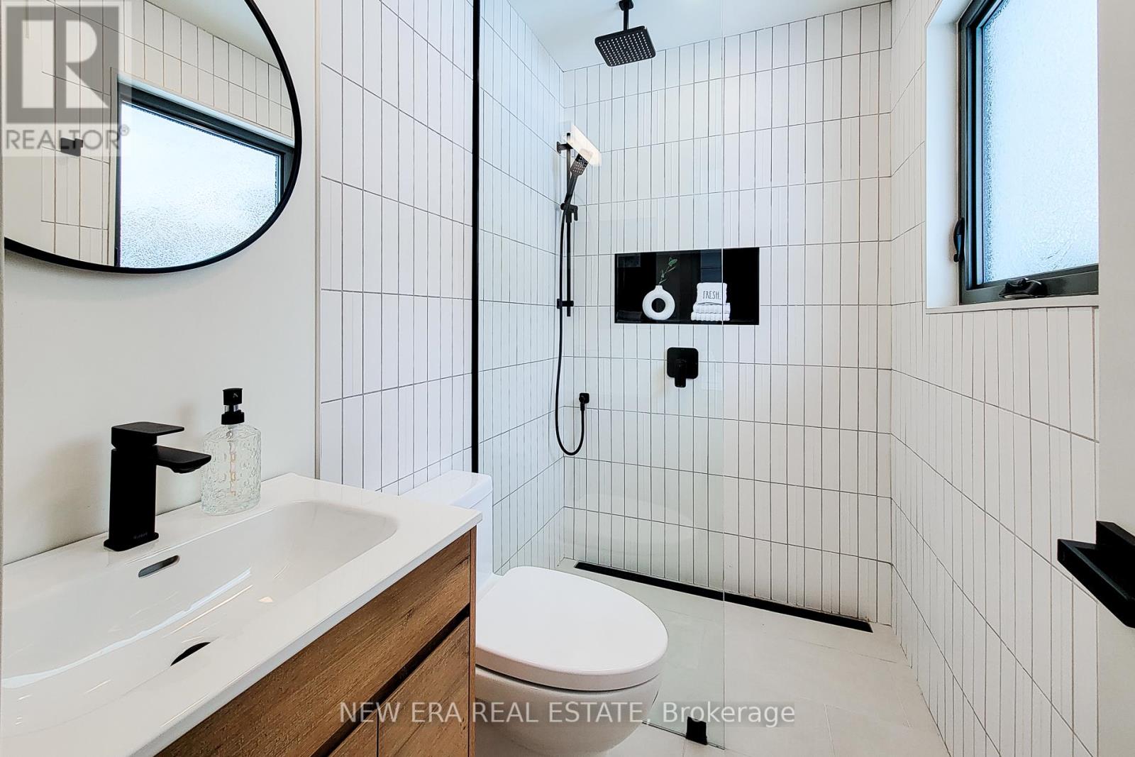 Photo 25 of 26 George Street, Grimsby ON