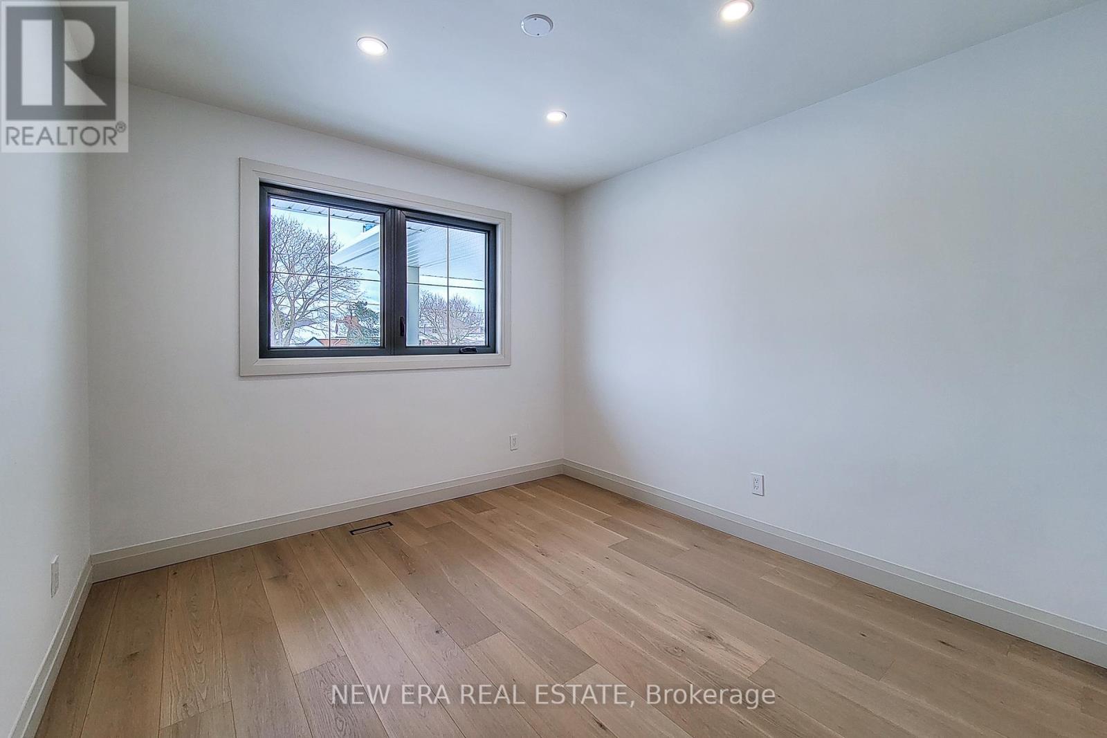 Photo 21 of 26 George Street, Grimsby ON