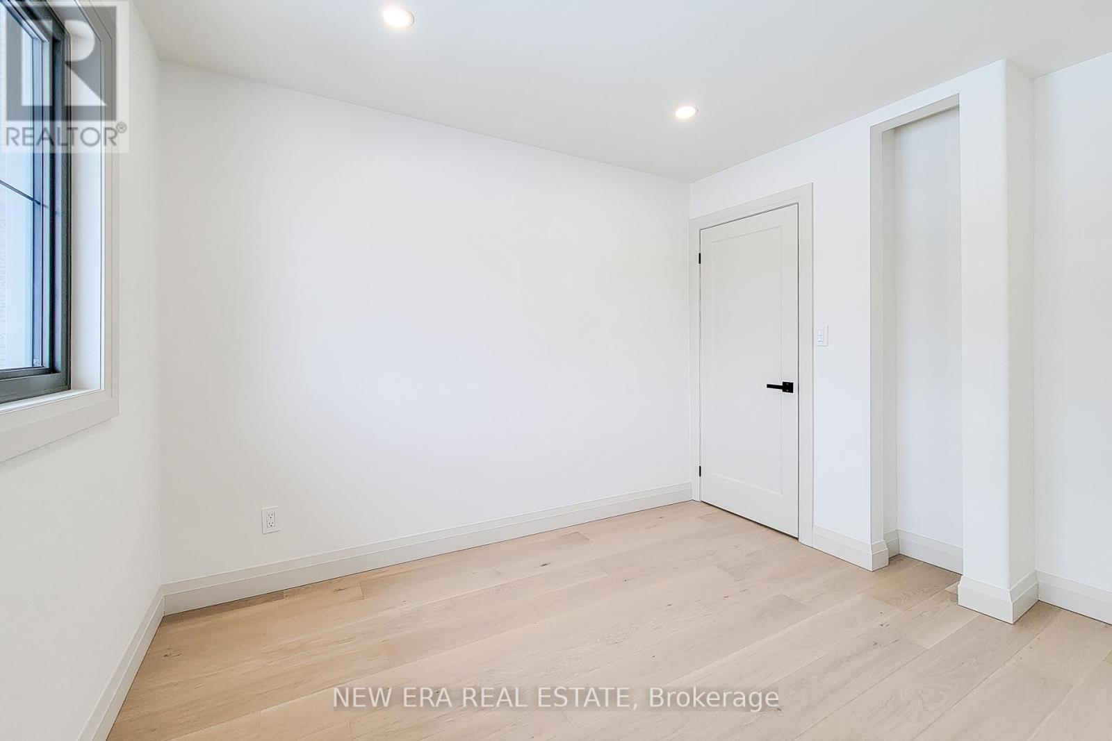 Photo 36 of 26 George Street, Grimsby ON