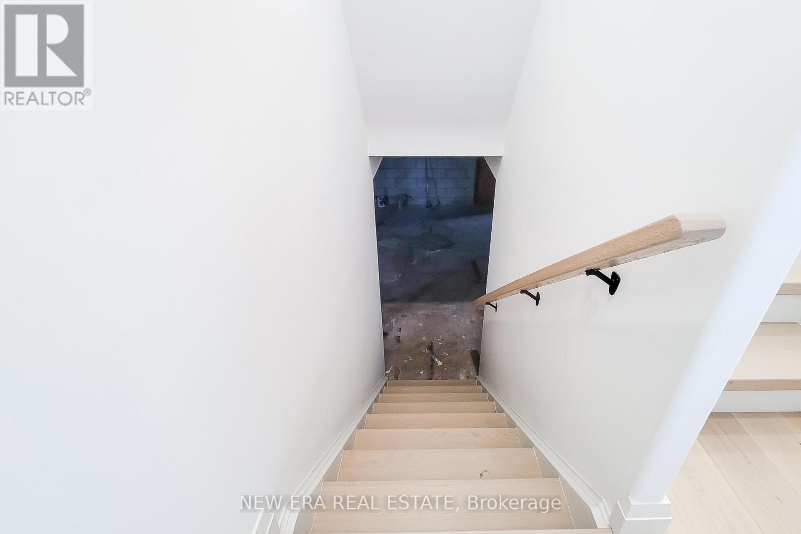 Photo 35 of 26 George Street, Grimsby ON