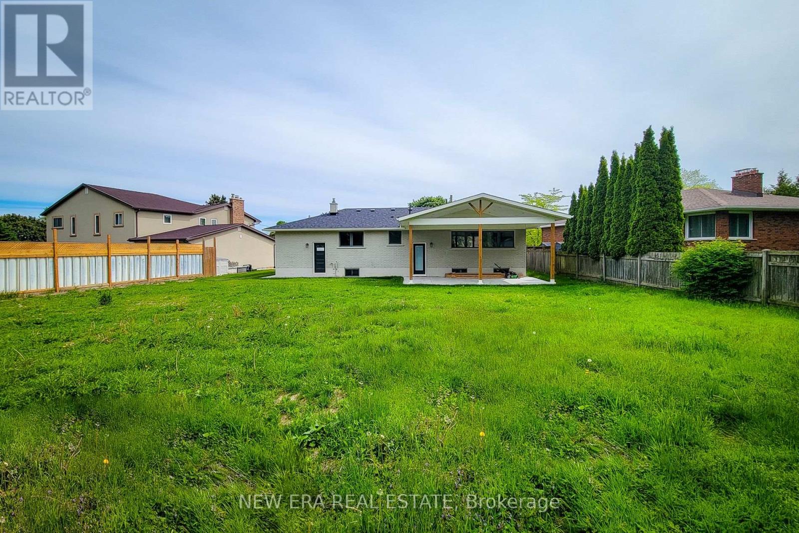 Photo 9 of 26 George Street, Grimsby ON