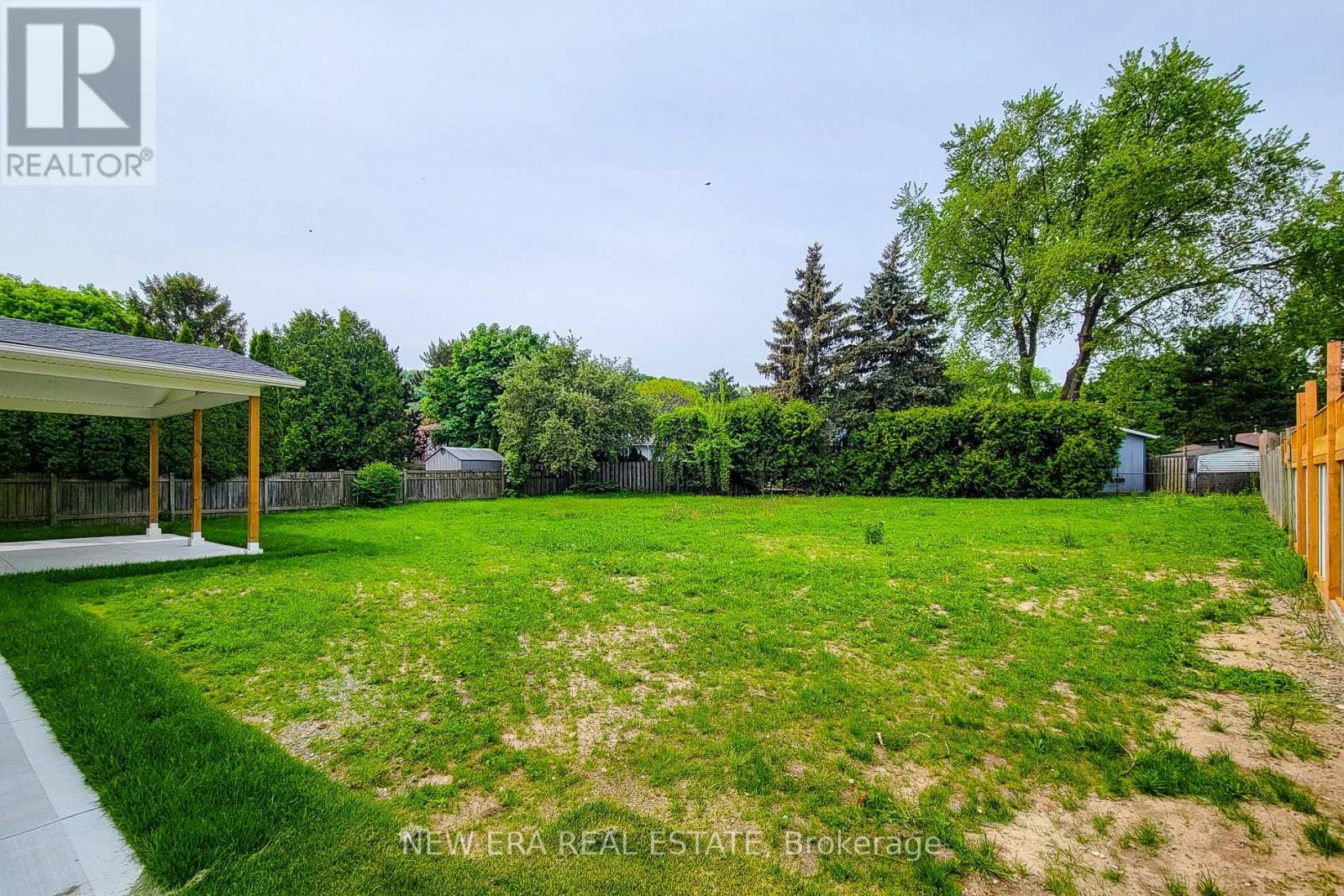 Photo 7 of 26 George Street, Grimsby ON