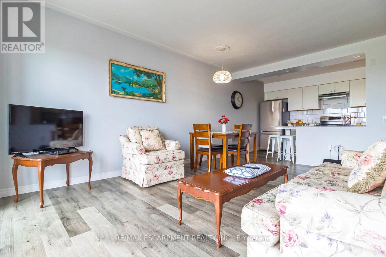 Photo 10 of 805 8 Woodman Drive S, Hamilton ON