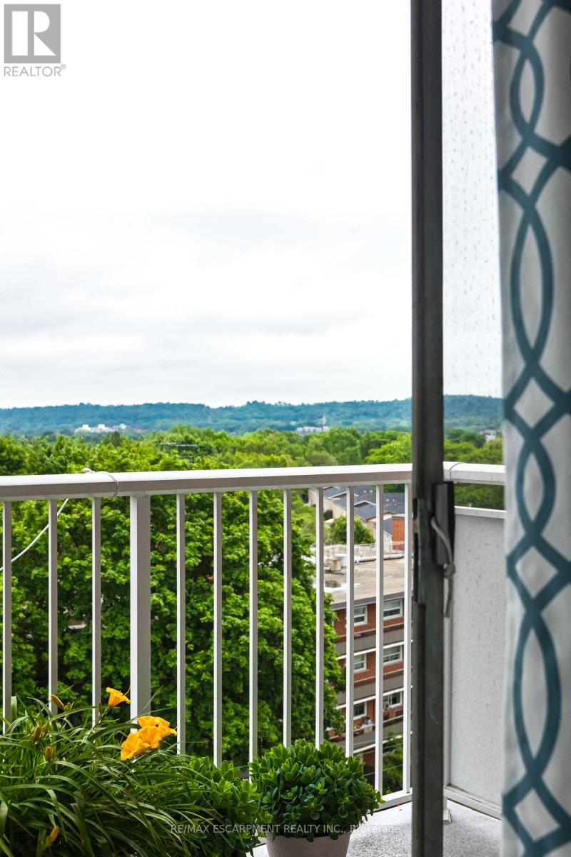 Photo 13 of 805 8 Woodman Drive S, Hamilton ON