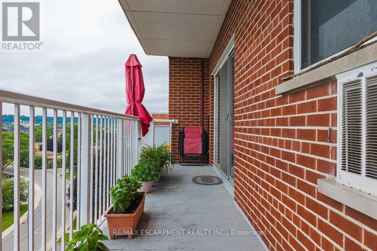 Photo 15 of 805 8 Woodman Drive S, Hamilton ON