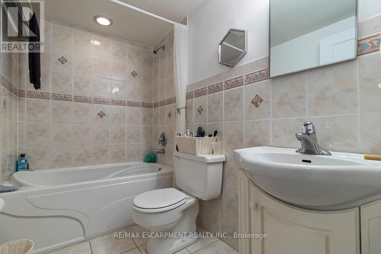 Photo 21 of 805 8 Woodman Drive S, Hamilton ON
