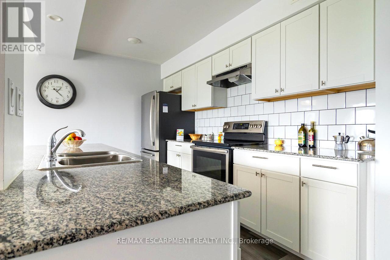 Photo 8 of 805 8 Woodman Drive S, Hamilton ON