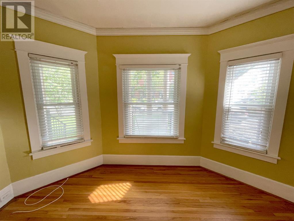 Single Family House for Sale in   Avenue SW Cliff Bungalow Calgary 