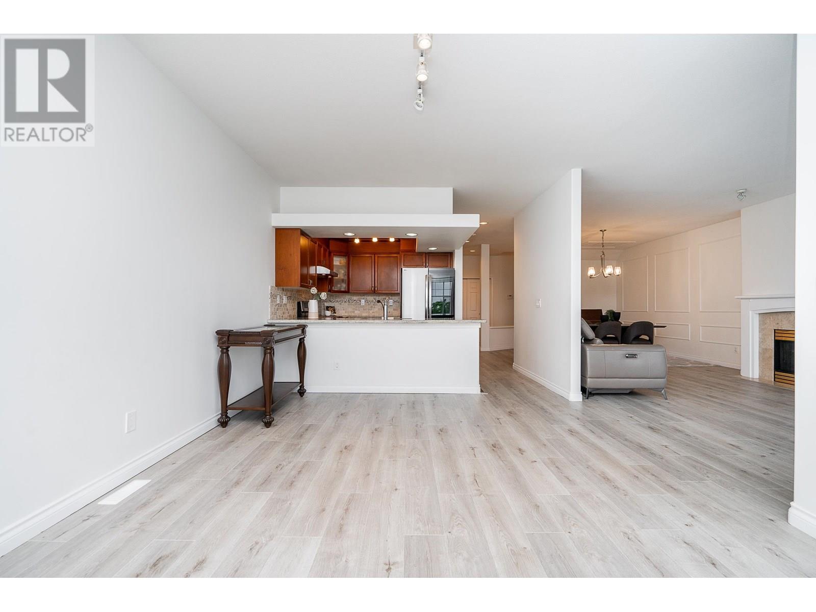 Photo 11 of 32 2979 Panorama Drive, Coquitlam BC