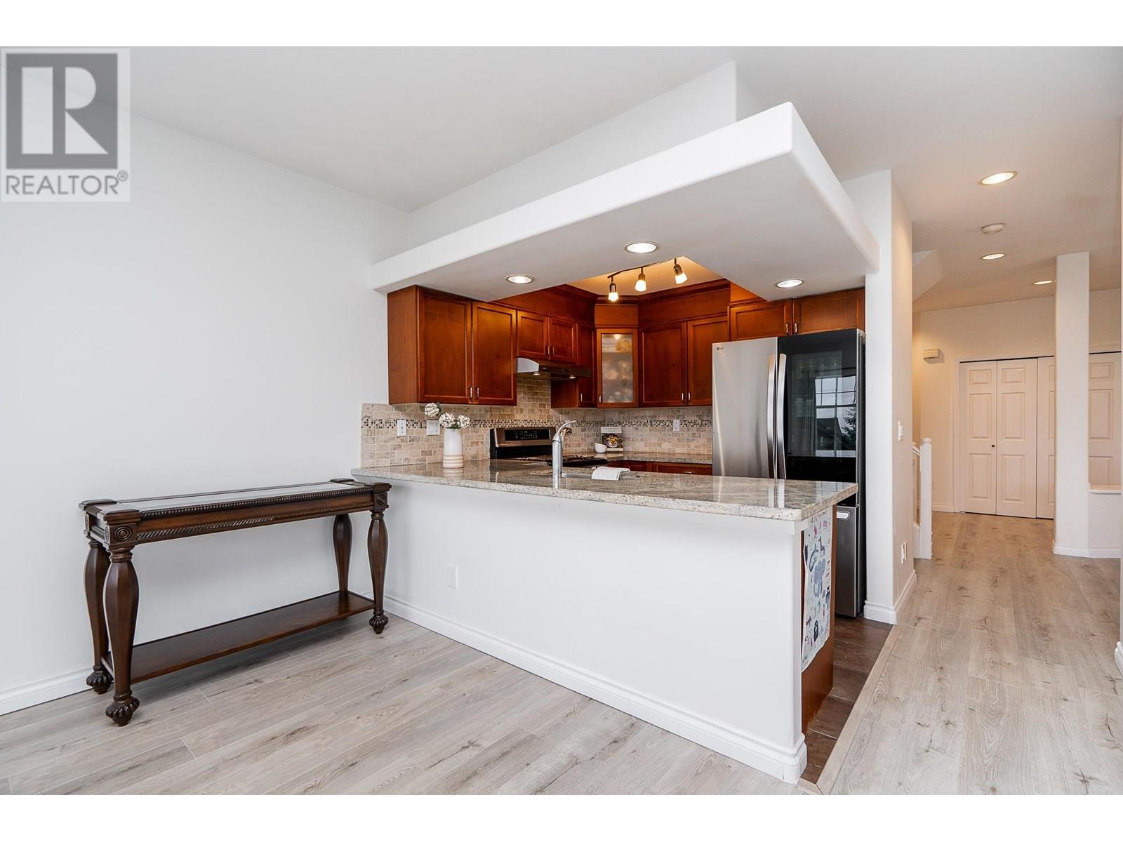 Photo 12 of 32 2979 Panorama Drive, Coquitlam BC
