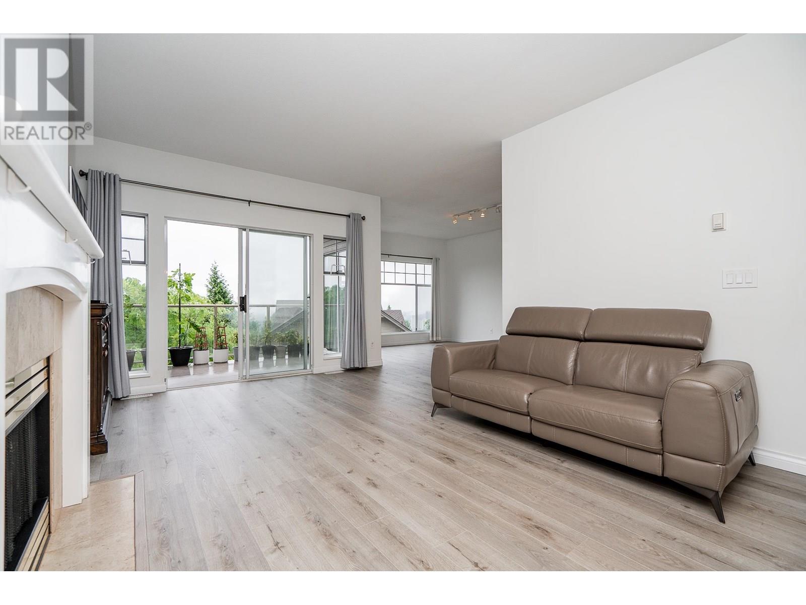 Photo 6 of 32 2979 Panorama Drive, Coquitlam BC