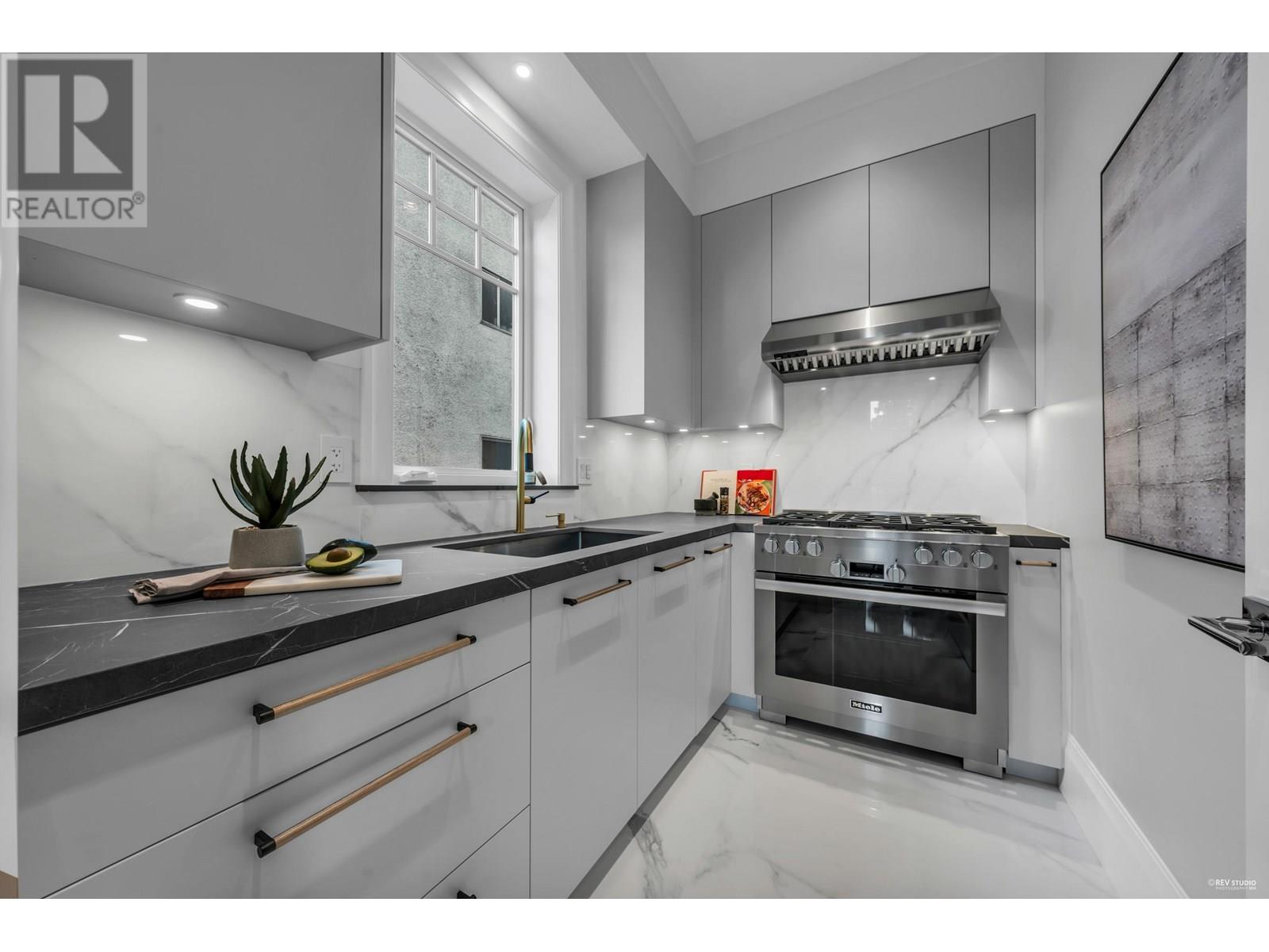Photo 14 of 3070 W 44th Avenue, Vancouver BC