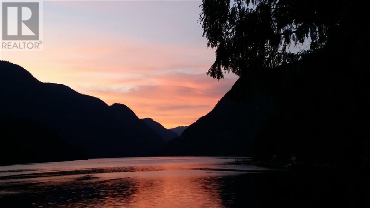 24 E OF CROKER ISLAND, North Vancouver