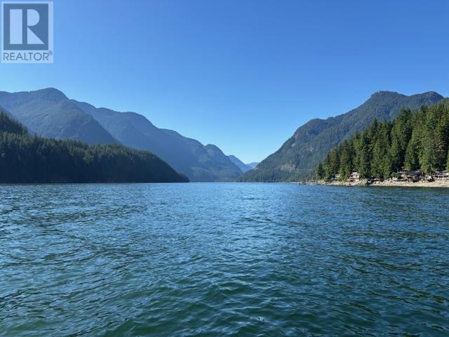 24 E OF CROKER ISLAND, North Vancouver