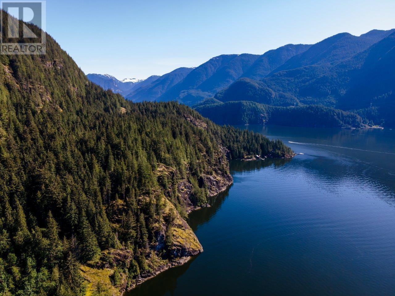 24 E OF CROKER ISLAND, North Vancouver