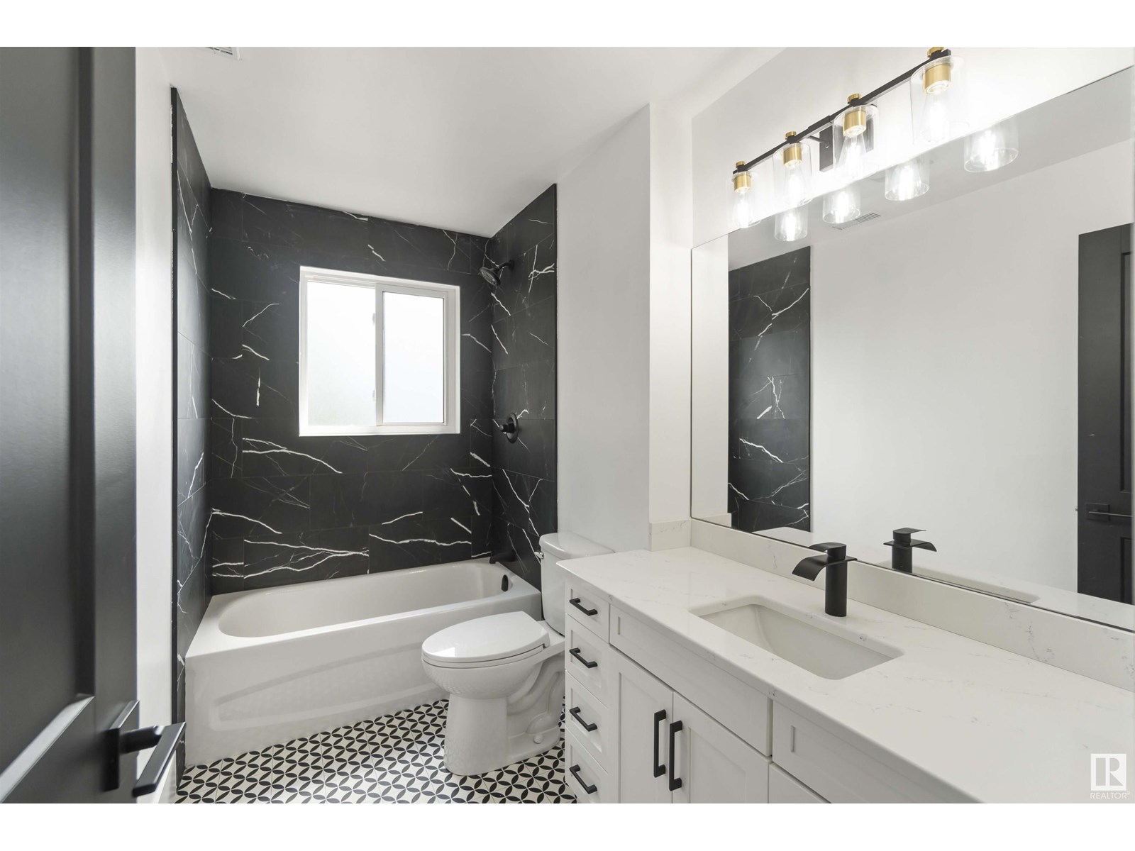 Photo 11 of 6719 95 Av Nw, Edmonton AB