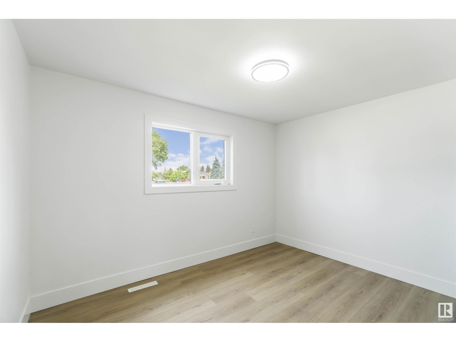 Photo 13 of 6719 95 Av Nw, Edmonton AB