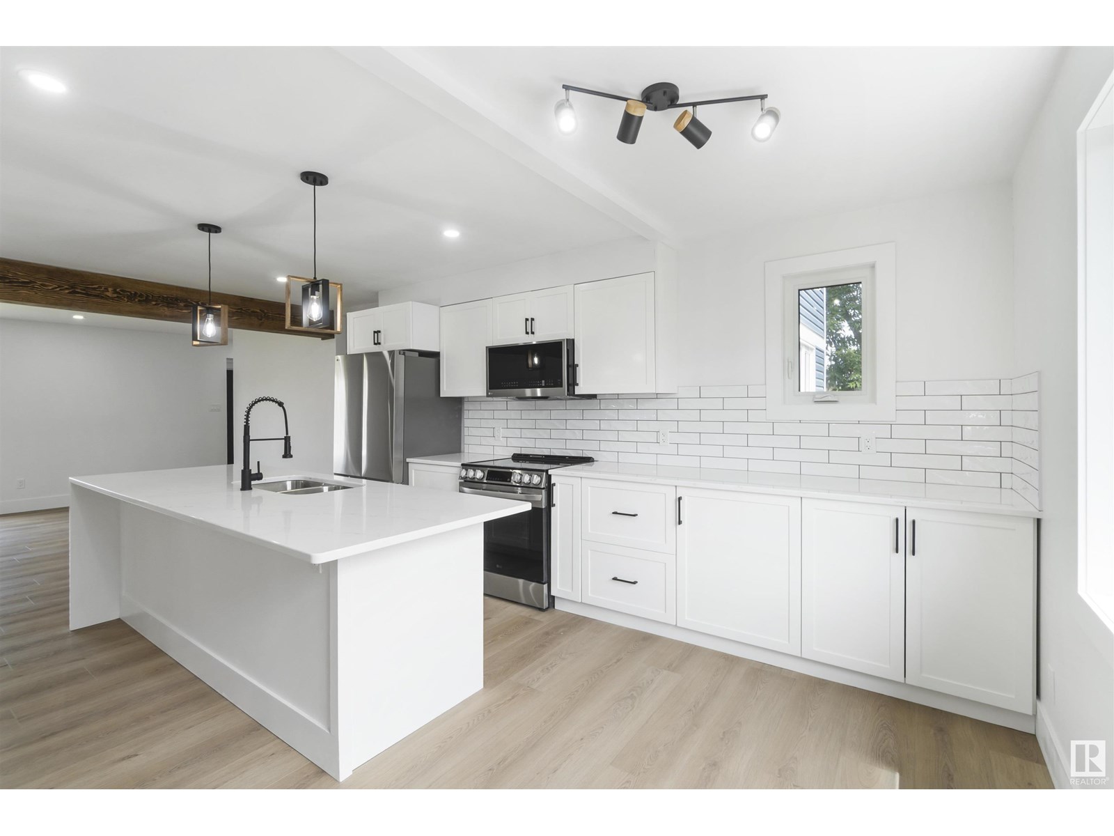 Photo 7 of 6719 95 Av Nw, Edmonton AB