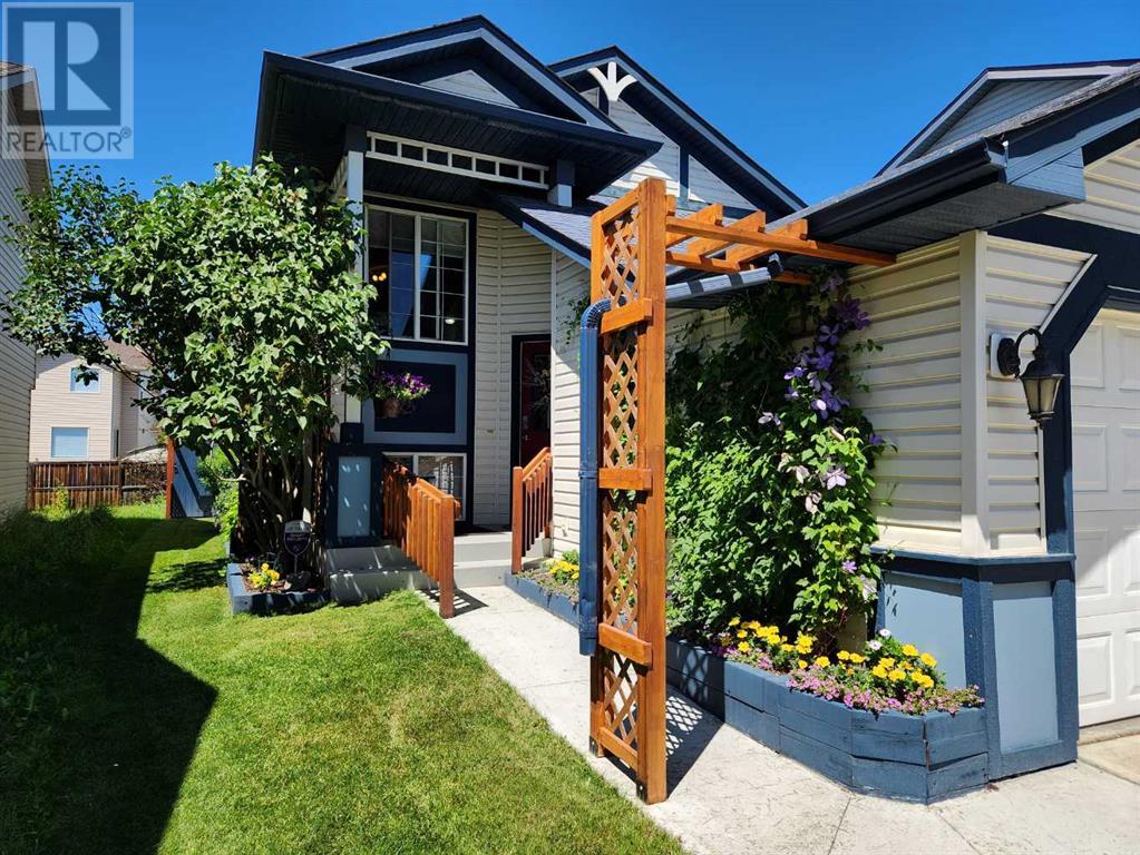 Single Family House Bi-level for Sale in  Covepark Close NE Coventry Hills Calgary 