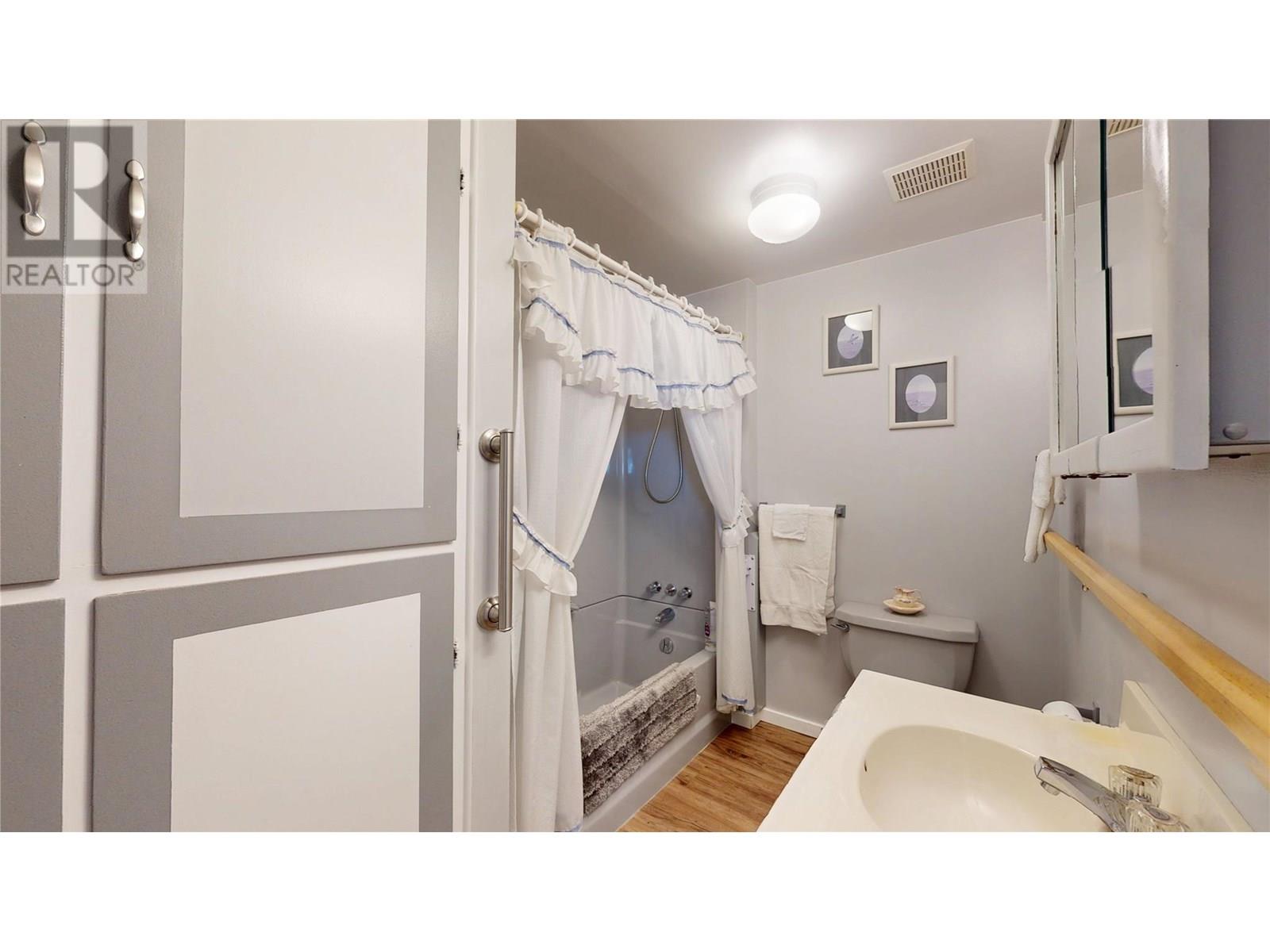 306 6th Street S, Cranbrook