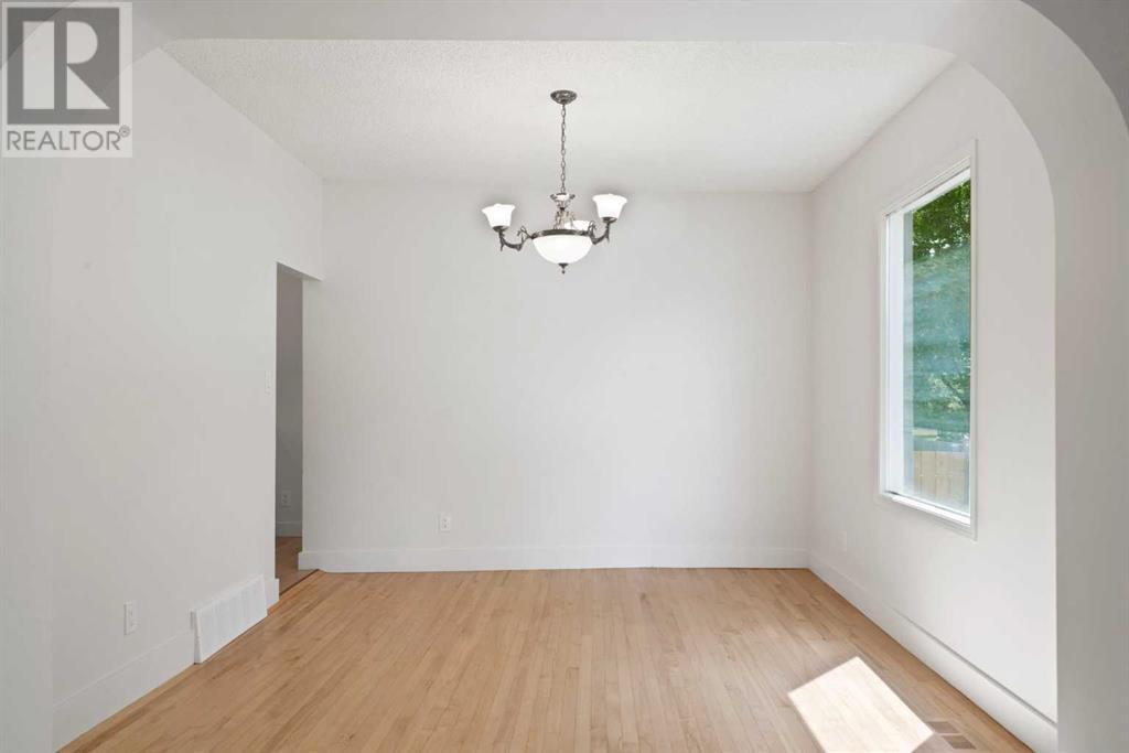 Single Family House for Sale in   Avenue NW Mount Pleasant Calgary 