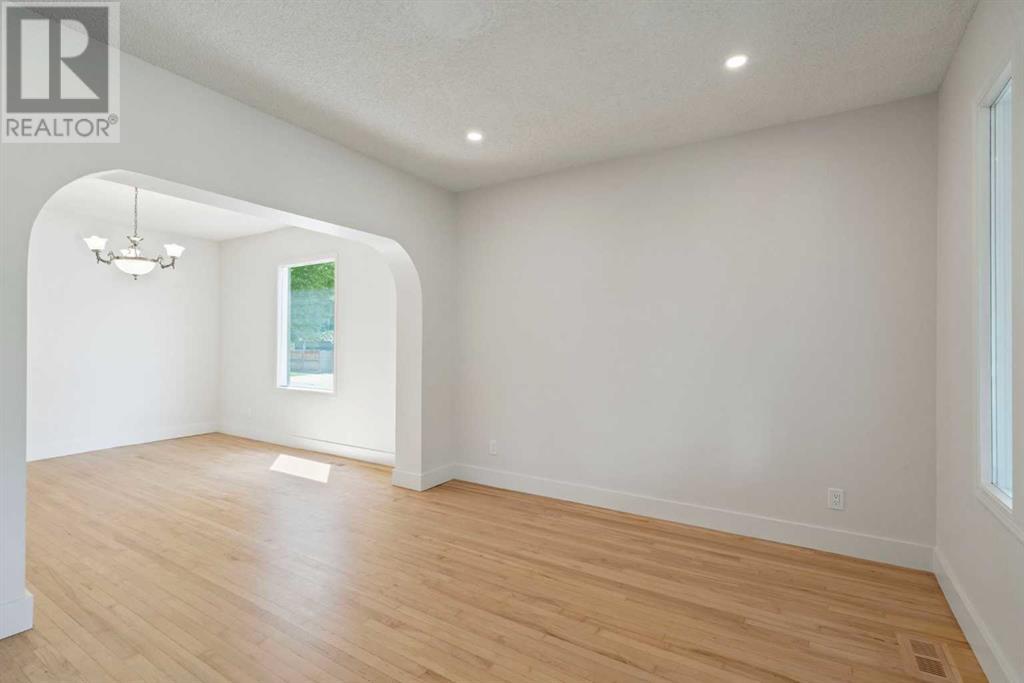 Single Family House for Sale in   Avenue NW Mount Pleasant Calgary 