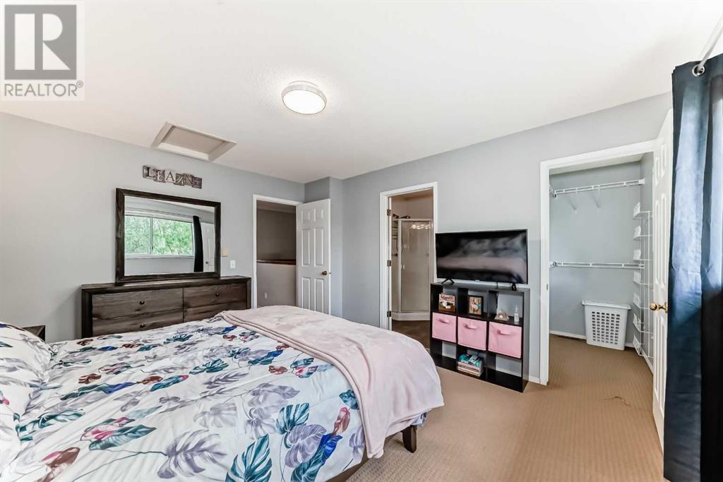 Single Family House 4 Level for Sale in  Kingsland Court SW Kingsland Calgary 