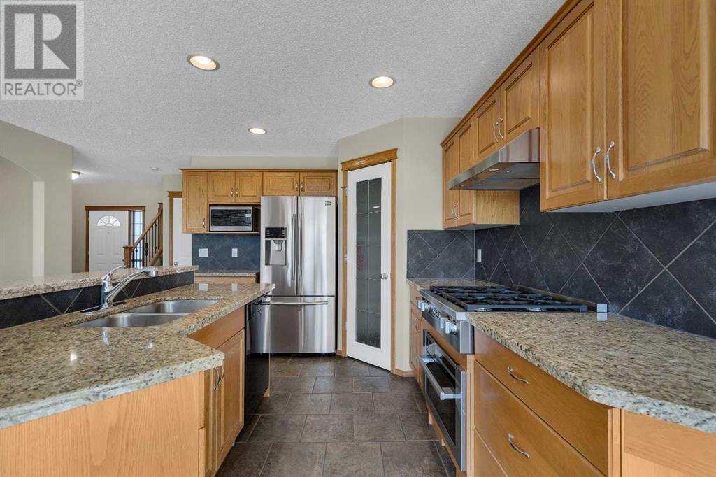 Single Family House for Sale in  Cougarstone Court SW Cougar Ridge Calgary 
