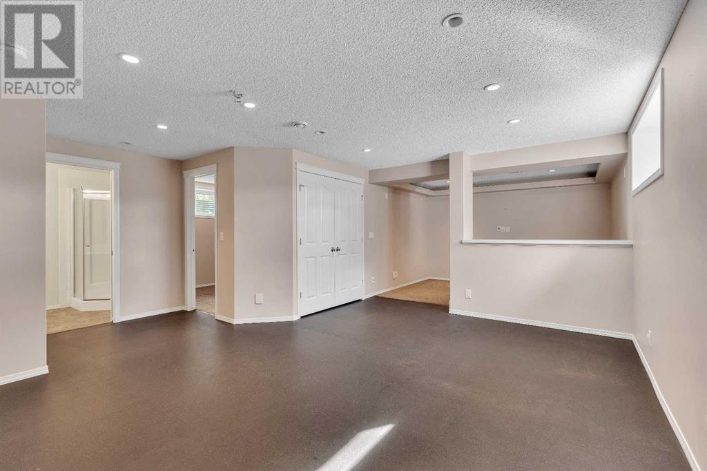 Single Family House for Sale in  Cougarstone Court SW Cougar Ridge Calgary 