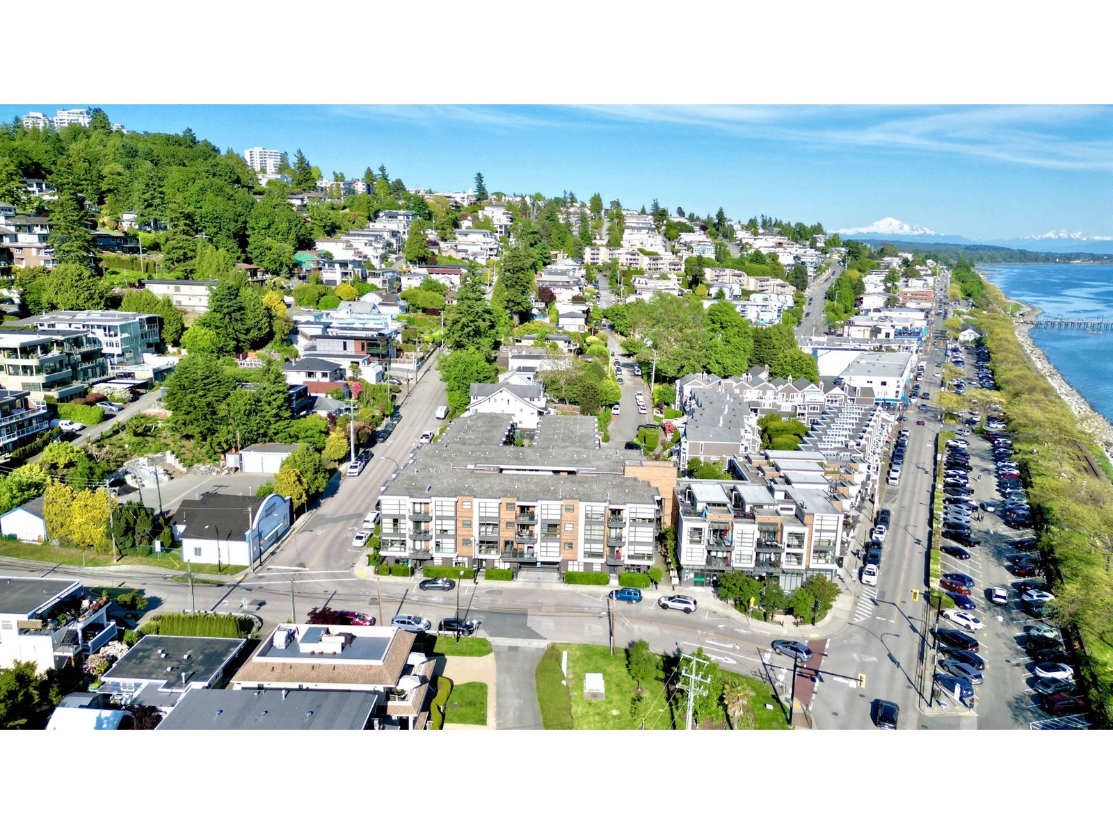 Photo 3 of 17 14820 Buena Vista Avenue, White Rock BC
