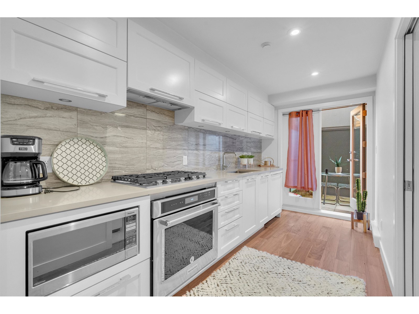 Photo 5 of 17 14820 Buena Vista Avenue, White Rock BC