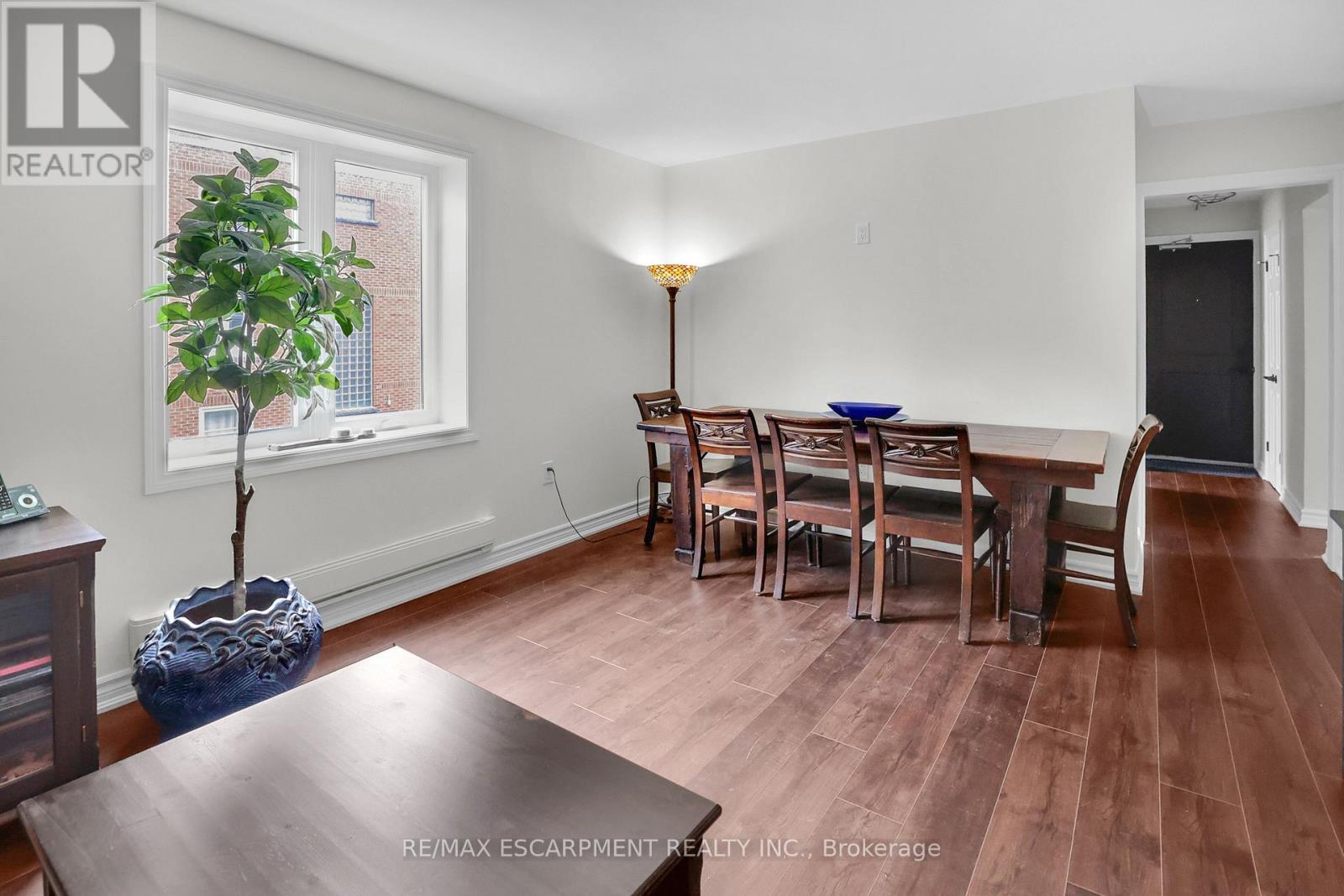 Photo 11 of 37 1347 Lakeshore Road, Burlington ON
